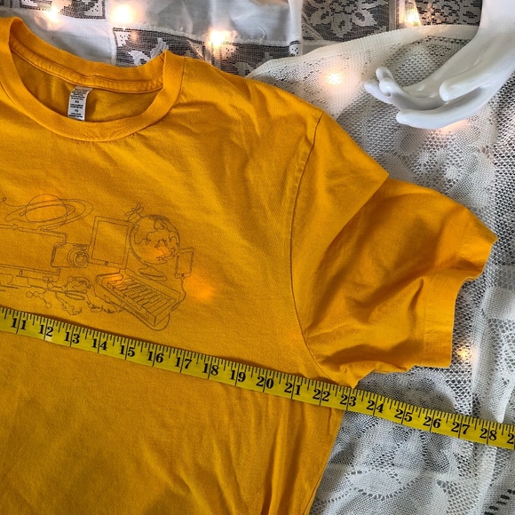 Apple Field Trip unisex XL tee [used] - Picture 3 of 6